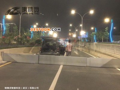 武汉移动式防洪墙 车库防汛抗洪挡水门图2