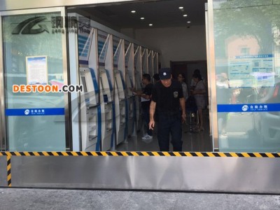 武汉移动式防洪墙 车库防汛抗洪挡水门图3